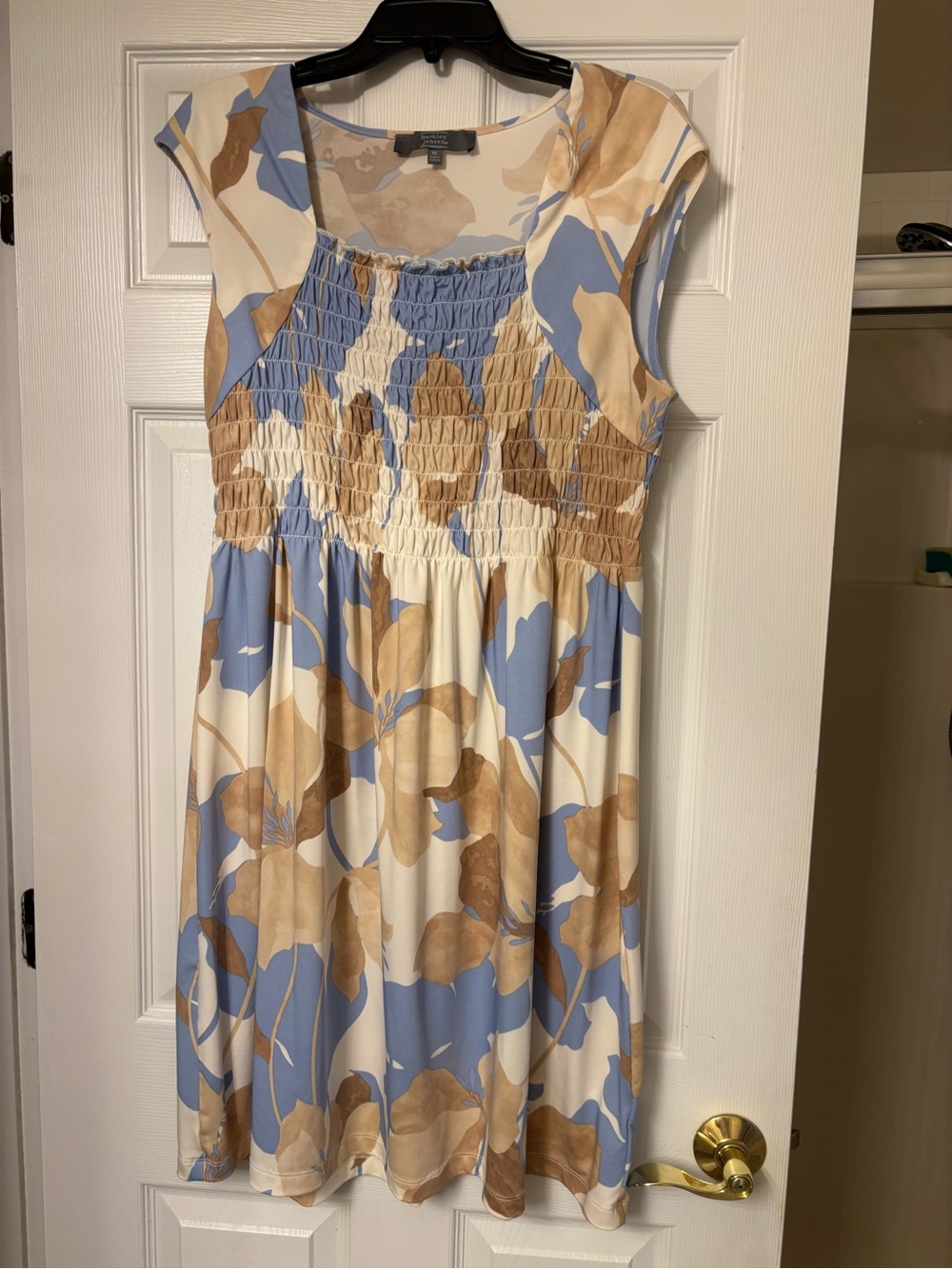 Like new Floral Smocked Bodice Dress in Blue & Tan. Sz XL.